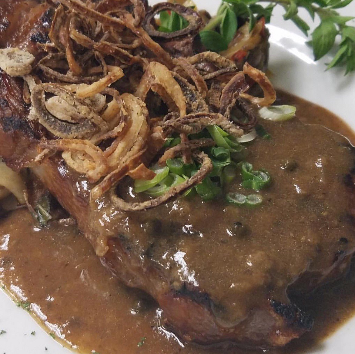 CostaDelSolRest's tweet photo. Loving the sunshine on this beautiful Saturday! 📸 is our New York strip steak with a peppercorn brandy sauce and crispy shallots!! https://t.co/kI56RsIDUr