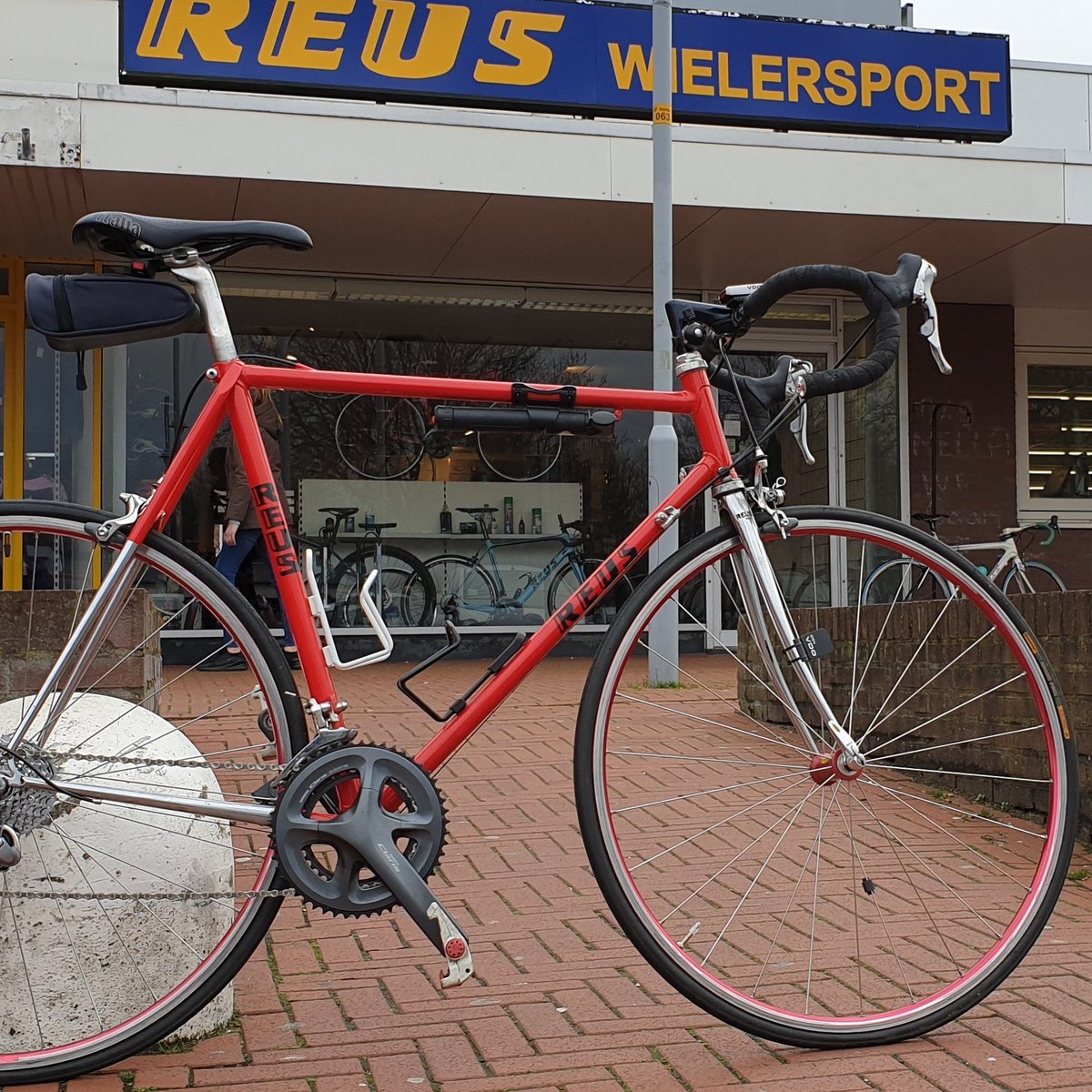 Ongeveer een jaar gelden kreeg mijn collega Angelique de diagnose ALS. Ik heb van nabij de impact kunnen zien van dat bericht. 
Op 29 mei doe ik op mijn Rode Reus mee aan #TourduALS. Meer geld = meer onderzoek. Help je mee? Ook delen is fijn! Info: 👇🏻
tourduals.nl/actie/martienb…