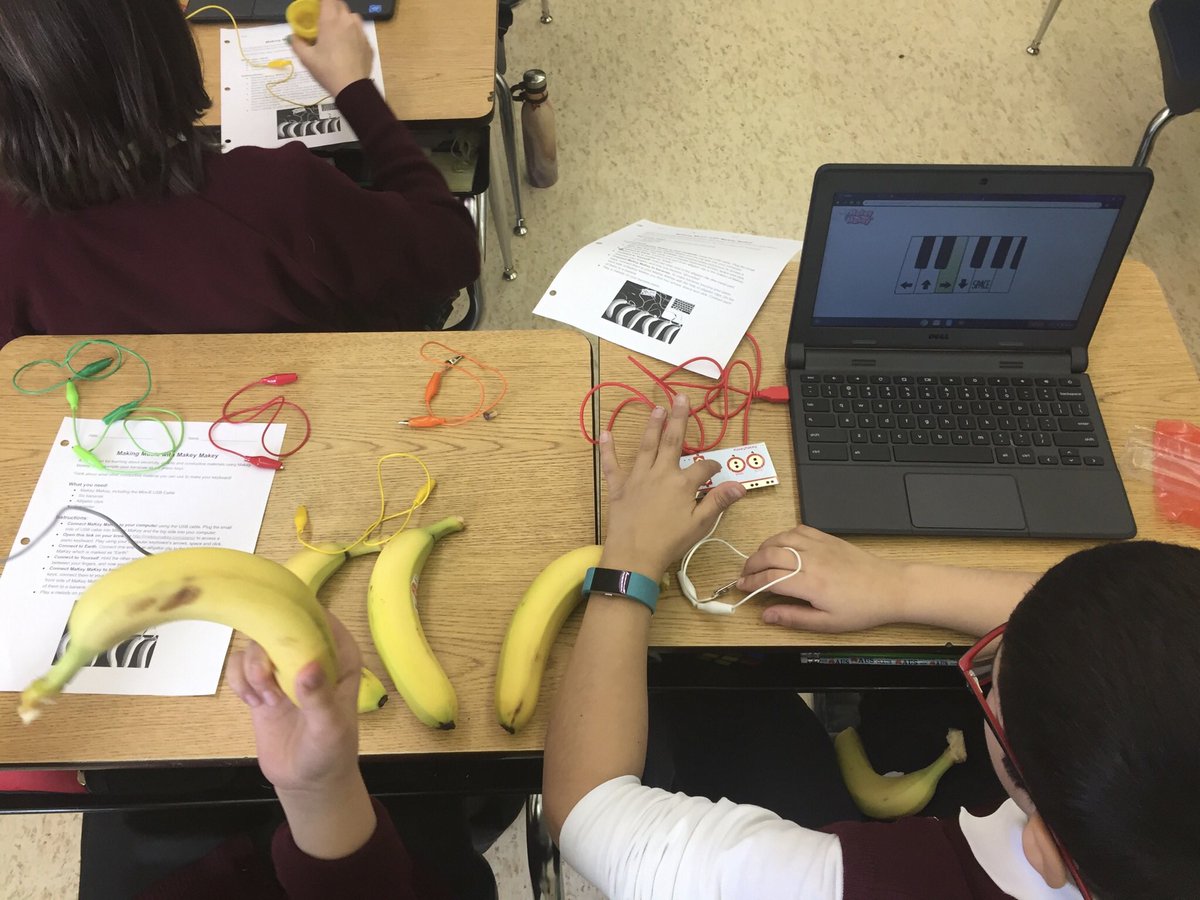 m_makkai's tweet photo. Can bananas make music? They sure can with Makey Makey and some creativity! Learning about electricity and conductive materials in grade 5! @ffca_nms @UCalgaryEduc #STEM @makeymakey https://t.co/jNHEspwtCc