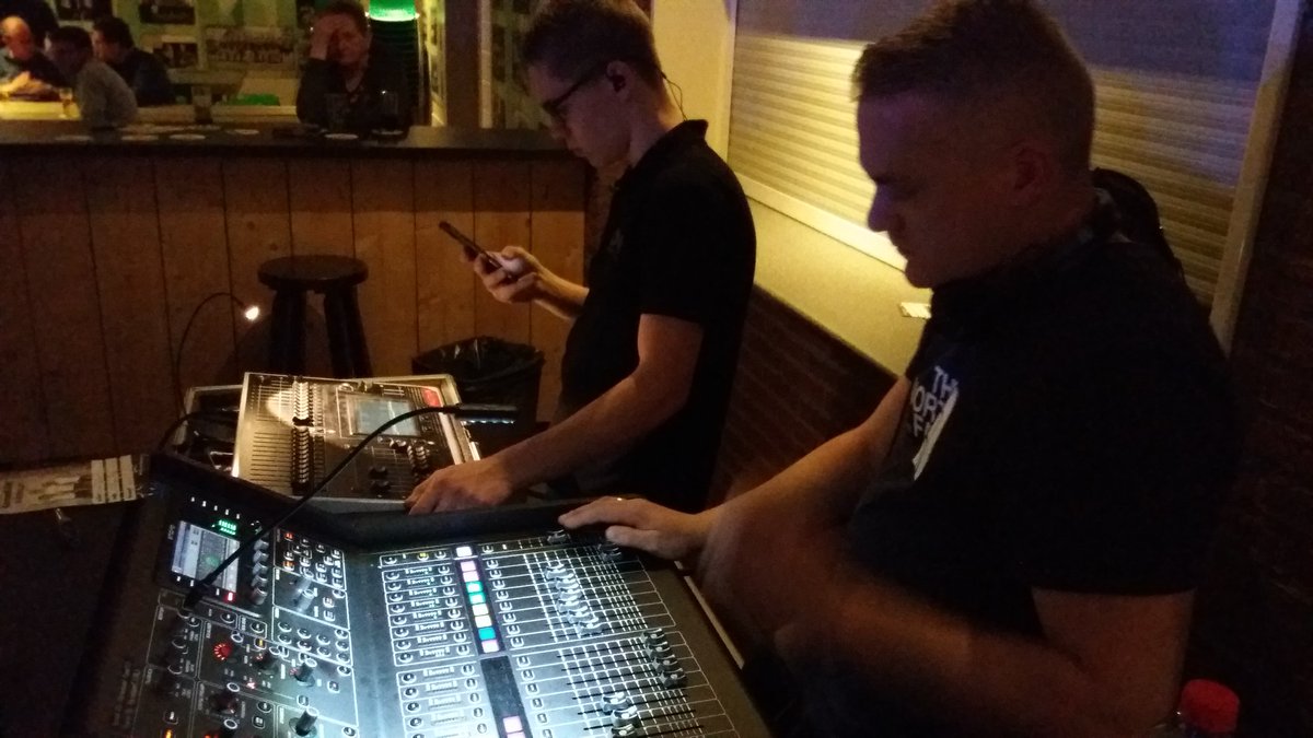 scgenemuiden's tweet photo. Pas kwart voor tien, in navolging van het culinaire spektakel @BCDeWetering gisterenavond feestavond voor de supporters. #topamusement met Karambam @steamingpianos https://t.co/klgZkAaM6L