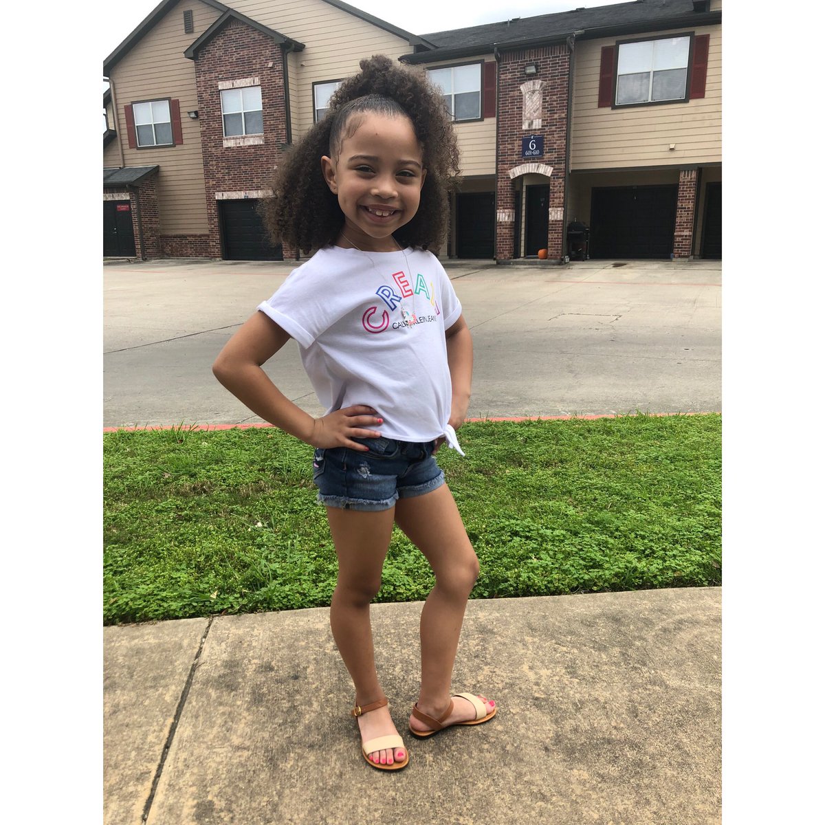 _FineassKayyy's tweet photo. fun in the sun ☀️ 🌻 #princessMel https://t.co/DdnwV1hhP8