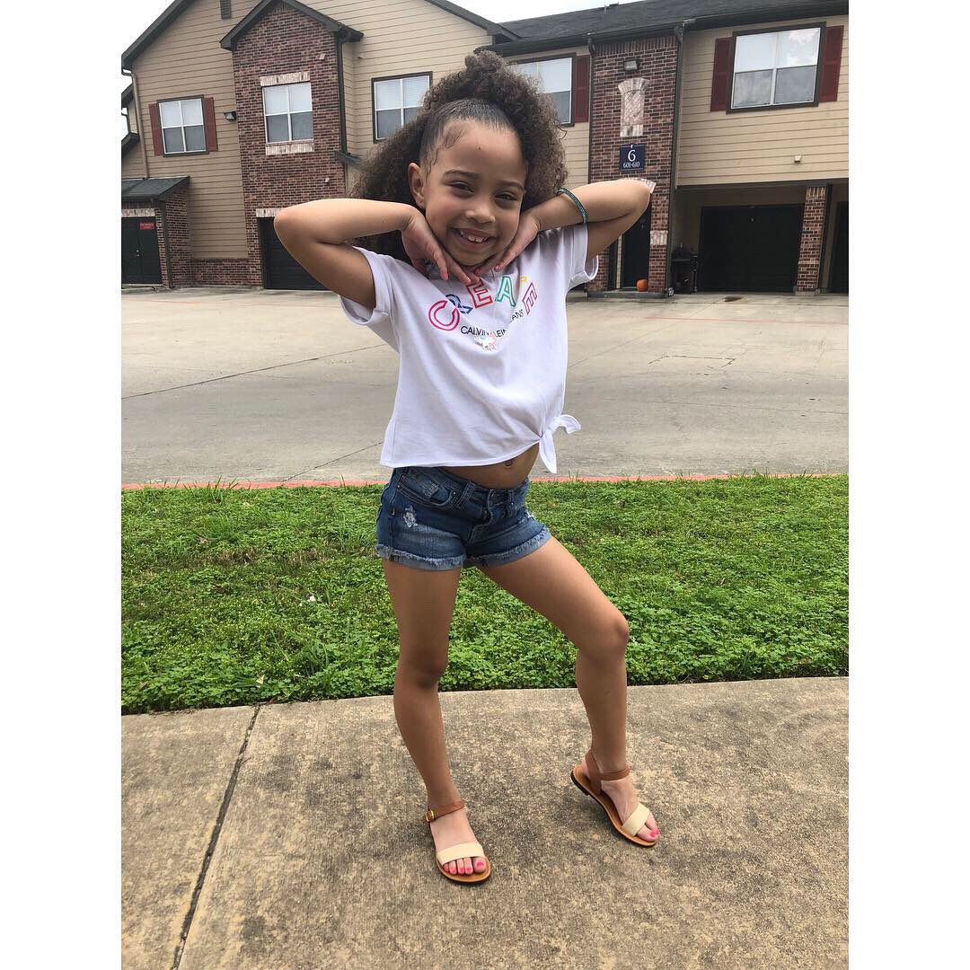 _FineassKayyy's tweet photo. fun in the sun ☀️ 🌻 #princessMel https://t.co/DdnwV1hhP8