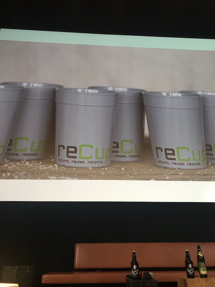 gold__marie's tweet photo. Interessant wie @recup2go beinahe mal ausgesehen hätte 😮#creativenight #bloggermarket https://t.co/sRLBFpHg0Q