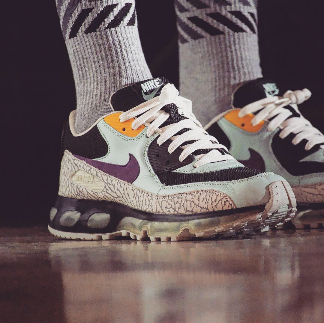 joshbryanscott's tweet image. What ya'll know about the OTO pack? 💨👟💨👟💨👟 #AirMaxMadness #OneTimeOnly