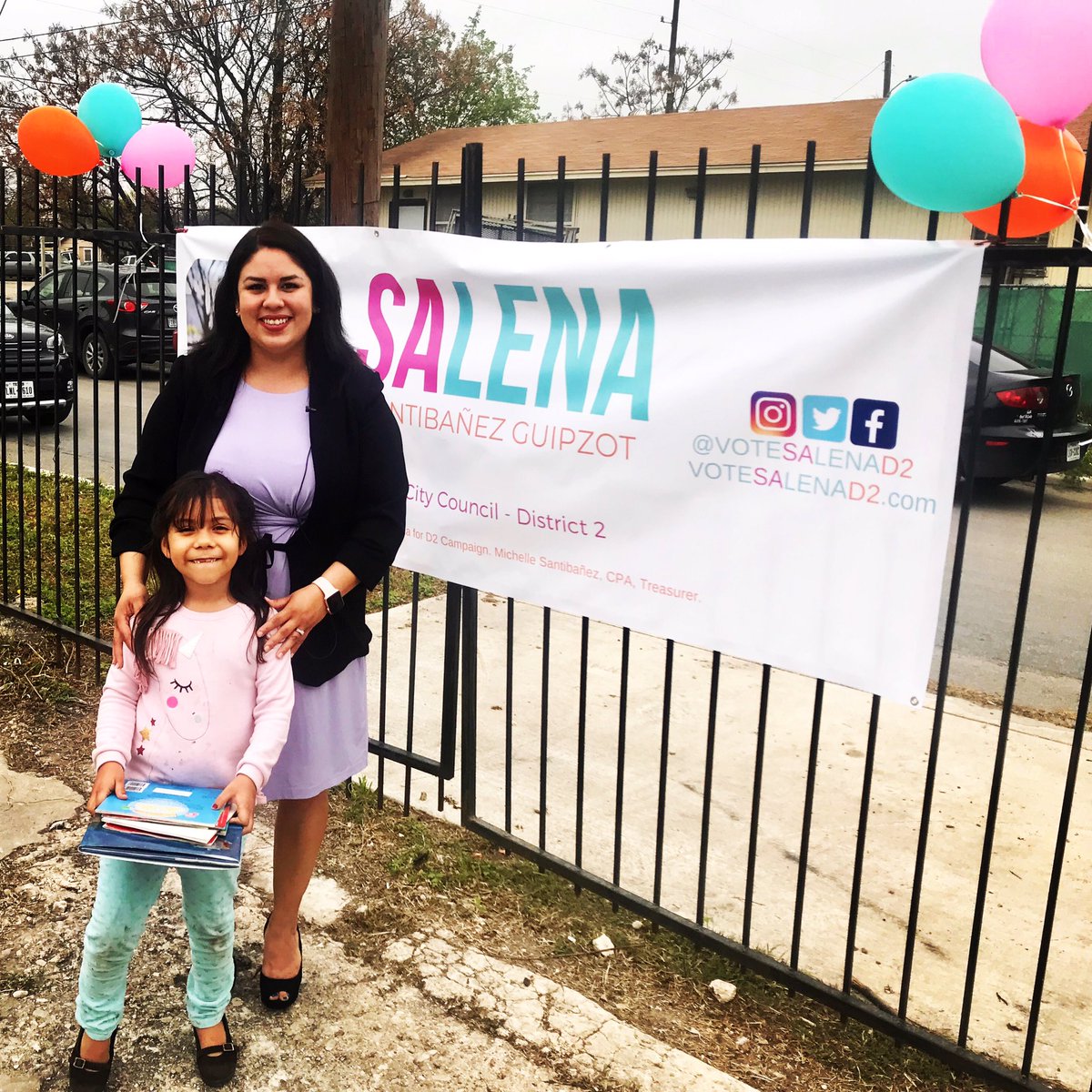 VoteSalenaD2's tweet photo. Thank you to #MobileLibrary for coming out and providing free books to our youth! #ReadMas #BilingualLiteracy #SATX #YouthAreOurFuture #VoteSalenaD2 https://t.co/Yh7CfehKzn