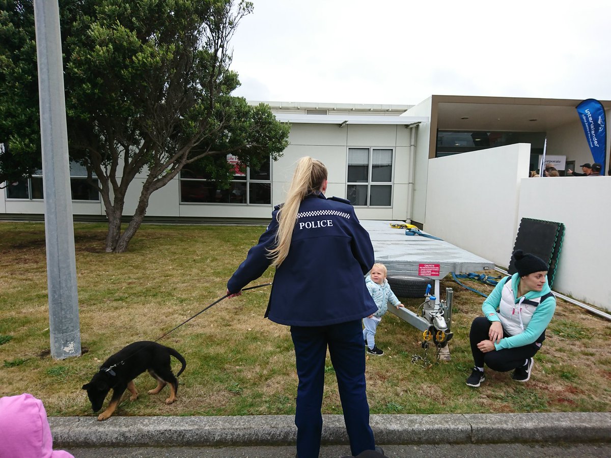 WildBayNZ's tweet photo. Even though a little chilly the queue is slowly stating to grow for today's @lifeflightnz open day and the young ones are being entertained by the young police dogs. @nzpolice #lifeflight #lifeflightnz https://t.co/WJACgRzJlE