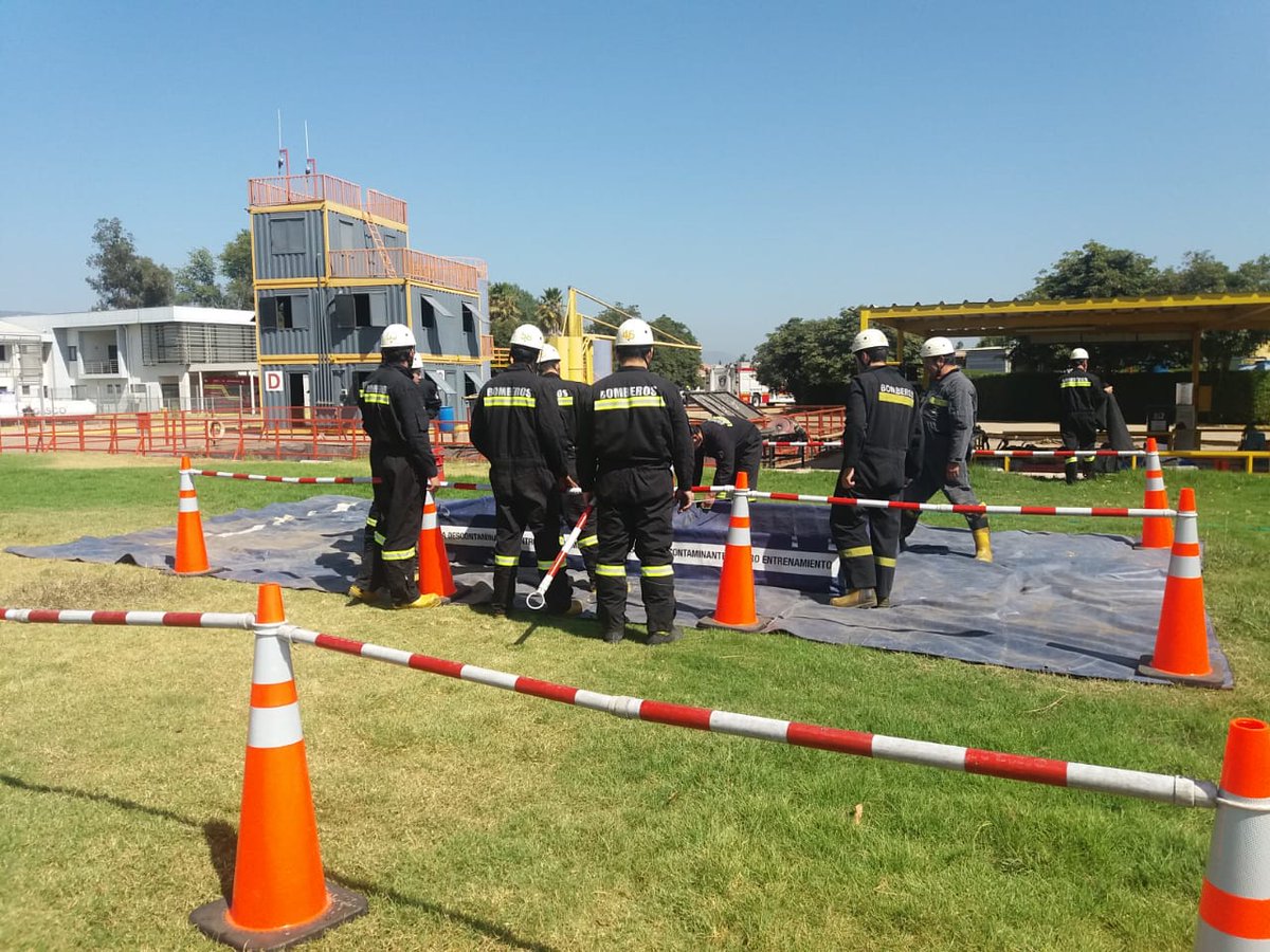 En Campus Central se realiza curso Primera respuesta a incidentes con materiales peligrosos Nivel Operador para el Cuerpo de Bomberos de La Calera.