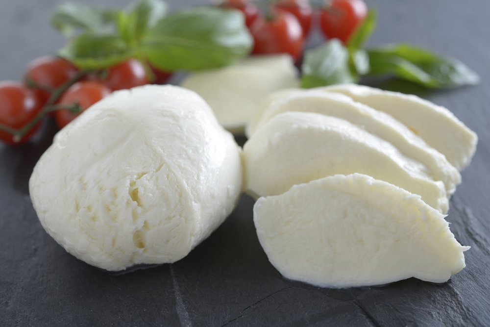 Mozzarella is the Best Cheese of All Time! 21andhungry.home.blog/2019/03/09/moz…