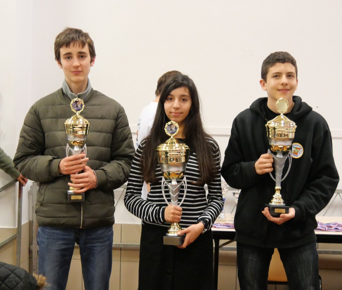 EcDesLions's tweet image. Rapide de Calade du circuit jeune du @CRMLEchecs : Sarah seule en tête, gagne le tournoi, pour clôturer cette semaine au féminin #echecs. Lucas, Maxandre, Guillaume, Lou-orphé, Luca, l&apos;accompagne sur les podiums de catégorie. Bravo la Lionne et les Lions