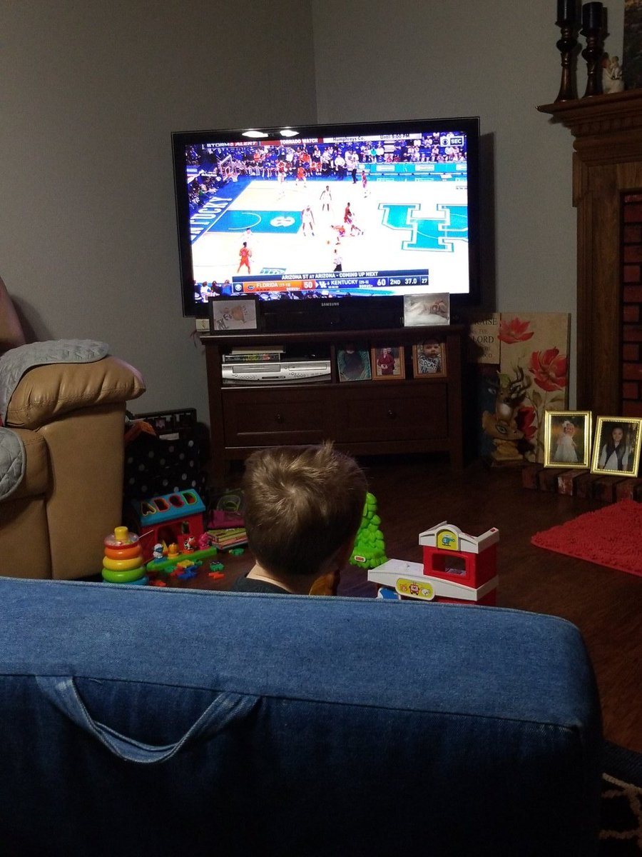 KevinRay65's tweet image. My 2 yr old grandson just said go WILDCATS! Then he said Cats Cats! I'm one proud Papa!