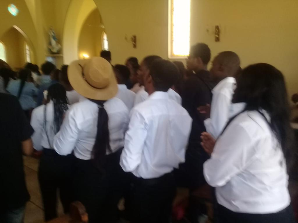 Acts_Limpopo's tweet photo. ACTS Limpopo and Makhado Parish youth celebrating mass with father Mahlako at Our Lady Of Peace (Makhado Parish)
#catholicsoncampus
#faithinaction
#provincialopening
#walkingwithchristinthecampus
#goclean19 https://t.co/K1KDJY2KIF