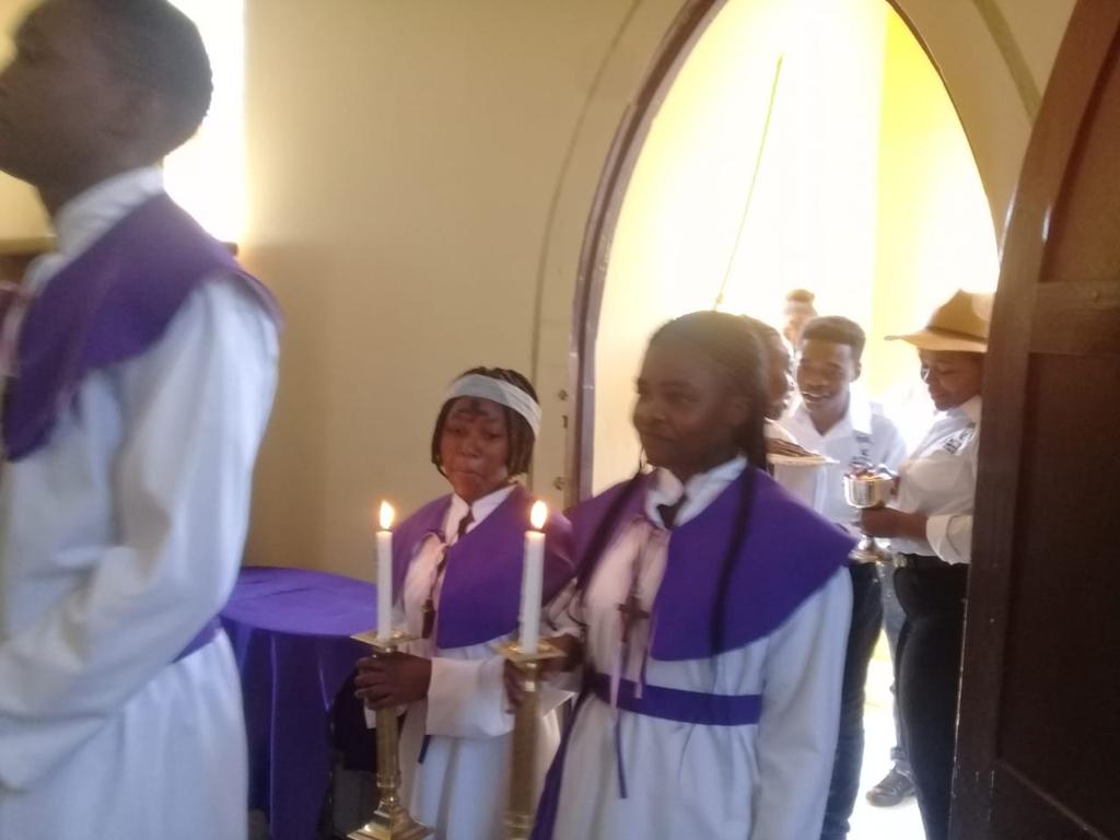 Acts_Limpopo's tweet photo. ACTS Limpopo and Makhado Parish youth celebrating mass with father Mahlako at Our Lady Of Peace (Makhado Parish)
#catholicsoncampus
#faithinaction
#provincialopening
#walkingwithchristinthecampus
#goclean19 https://t.co/K1KDJY2KIF