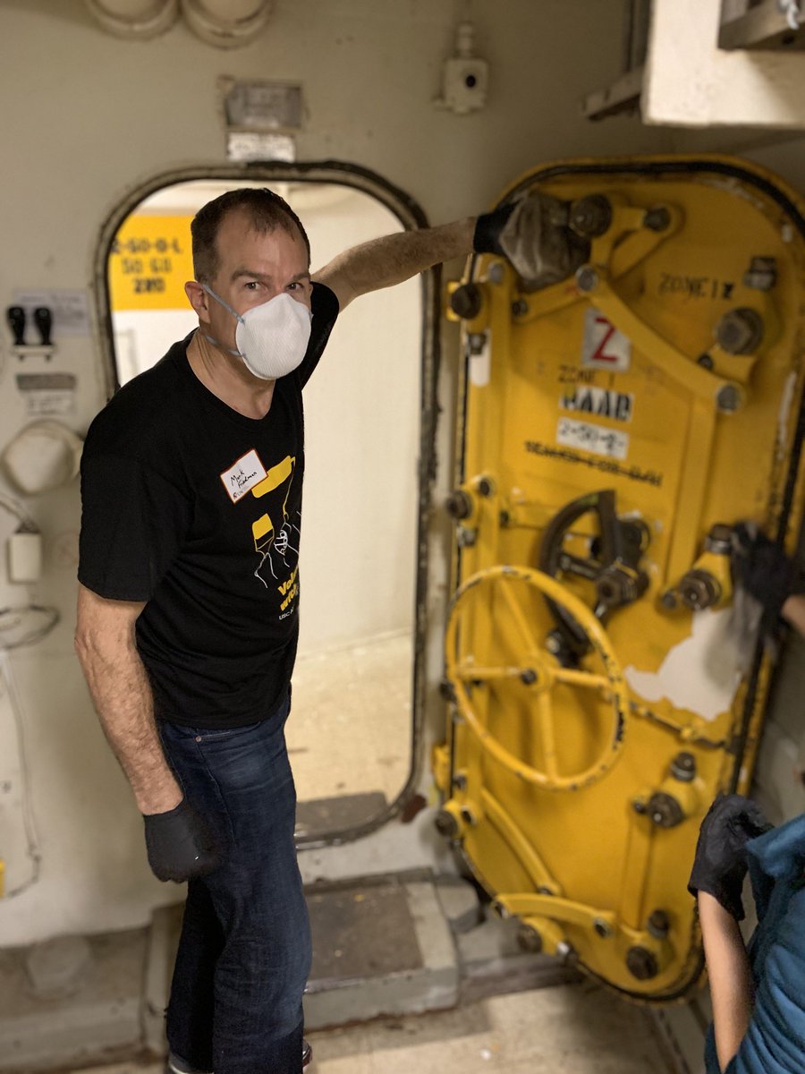 USCAlumni's tweet image. It was all hands on deck for today’s #SCervice project aboard the USS IOWA! Thanks to @USCSecondDecade and @USCMarshallAlum for hosting! #USCAlumni #FightOn