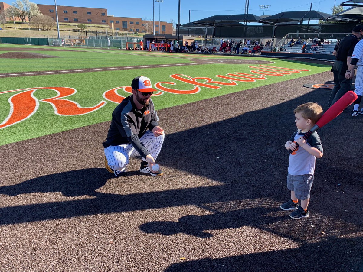 JFND84's tweet photo. Rockwall Baseball is truly #FAMILY affair. #JFND #rockwallbaseball #figureitout https://t.co/5tUNdixpmC