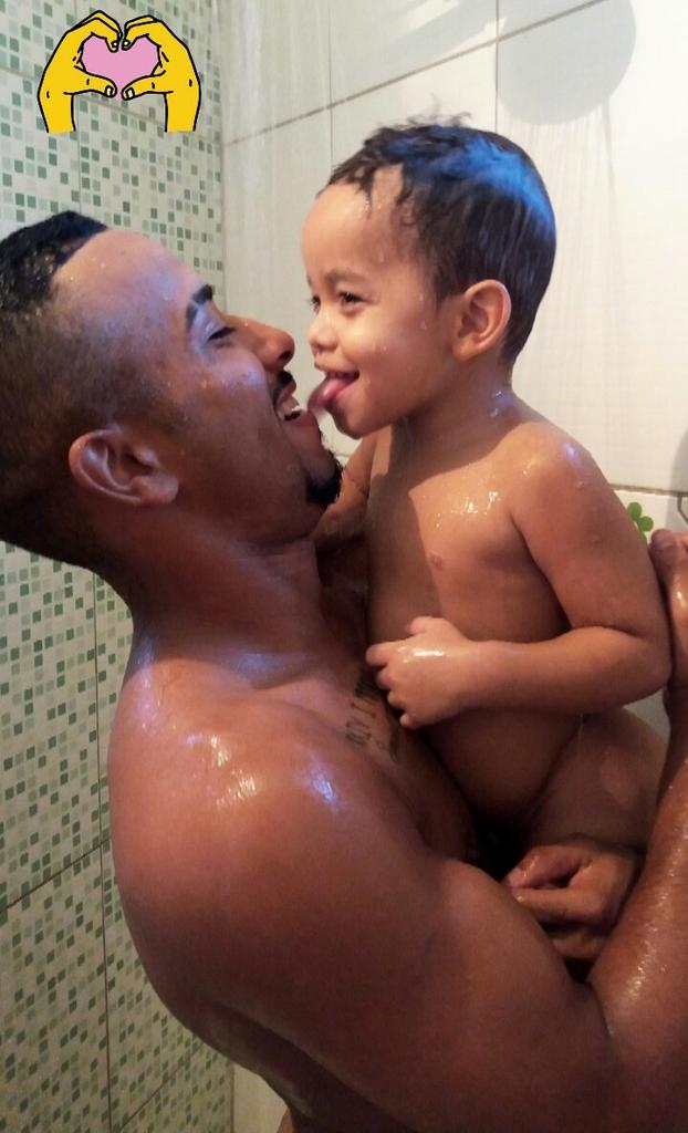 GabrielBit5's tweet photo. Legenda nenhuma vai descrever esse amor que existe entre eu e você ❤
#Fechamento #BitJr #Filhão https://t.co/eBJindcbKr