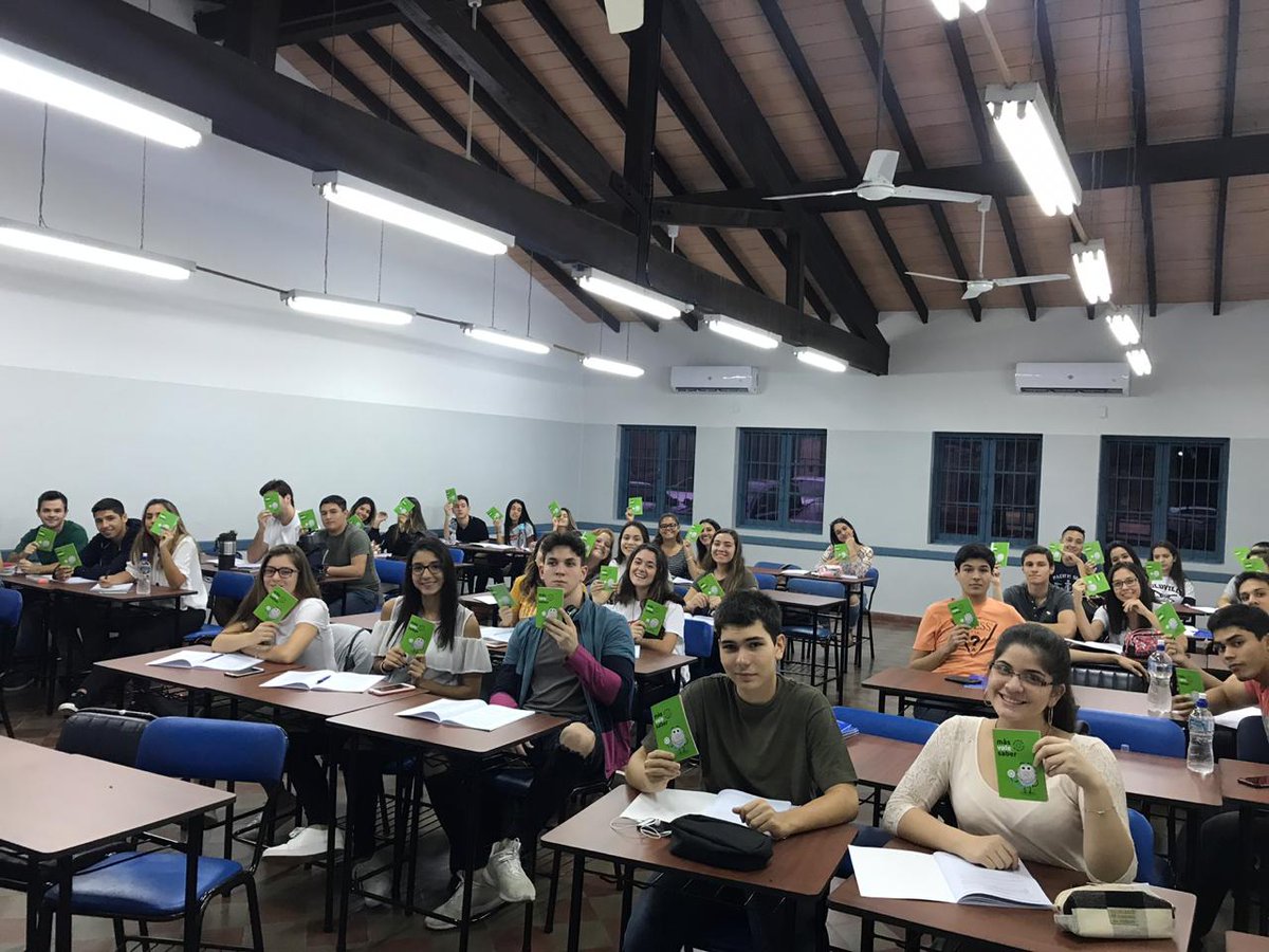masvalesaberpy's tweet photo. El Club de Economía de la Universidad Católica "Nuestra Señora de la Asunción" apoyando a la Campaña #MasValeSaber

Ayer  viernes 8 de marzo, alumnos del CPI. #SaludFinanciera https://t.co/ATTz1ZgYnQ