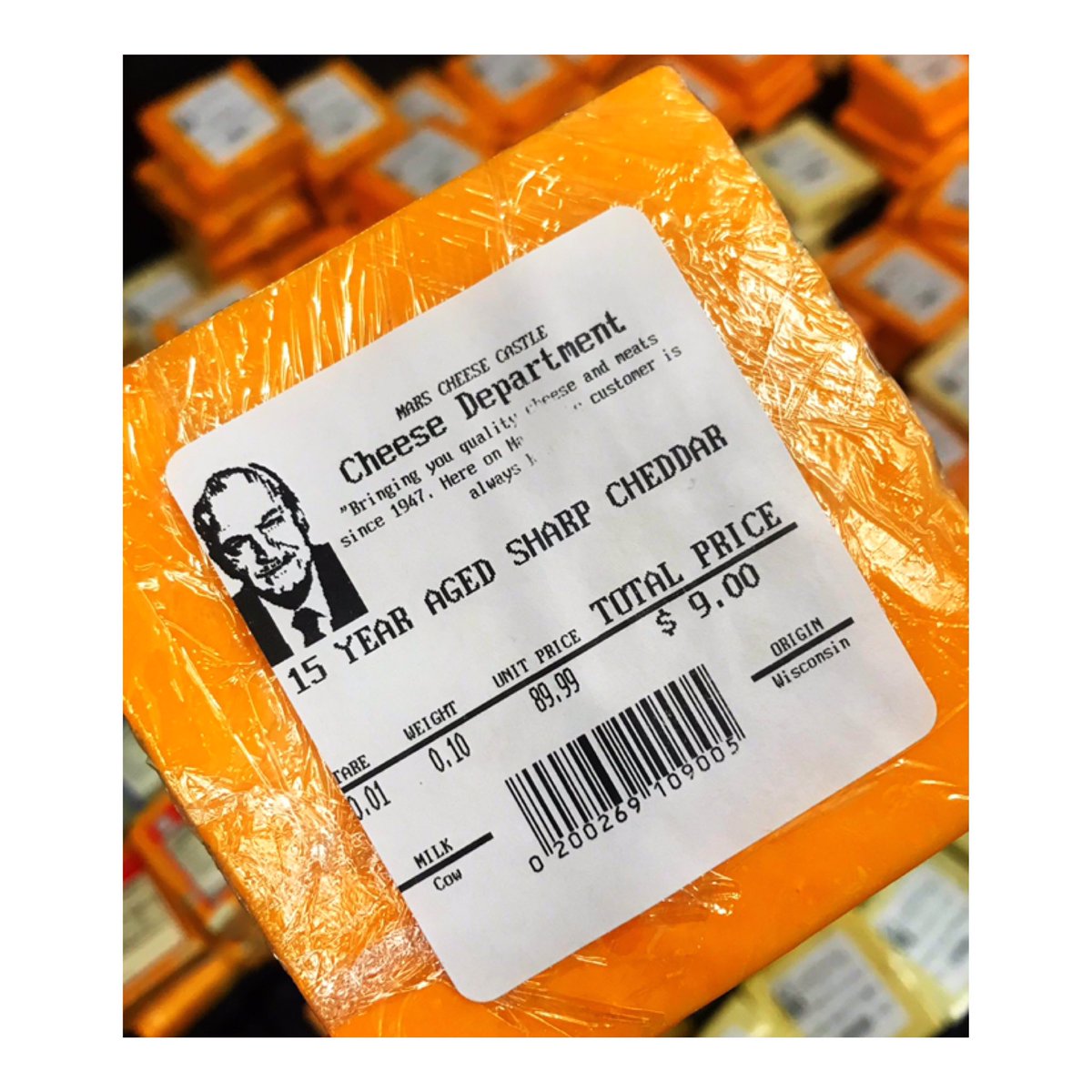 TheCathyV's tweet photo. A castle fit for me. 🧀🏰#marscheesecastle #cheesecastle #cheddar #cheese #wisconsin #kenosha #thebadgerstate #wisco #thedairystate @MarsCheeseCstle https://t.co/jUHJv5DzPp