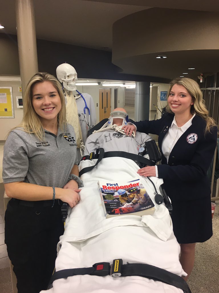 cwolfie2017's tweet photo. DCHS 8th Grade Night with Hosa 🌶's shining bright!!! I'm very proud of these Hosa Pioneers❤🐺💃🏽❤@PeggyDWright1 @CrockettMedia @WCDE_TN @hosa_dchs https://t.co/bsh16W16Yp