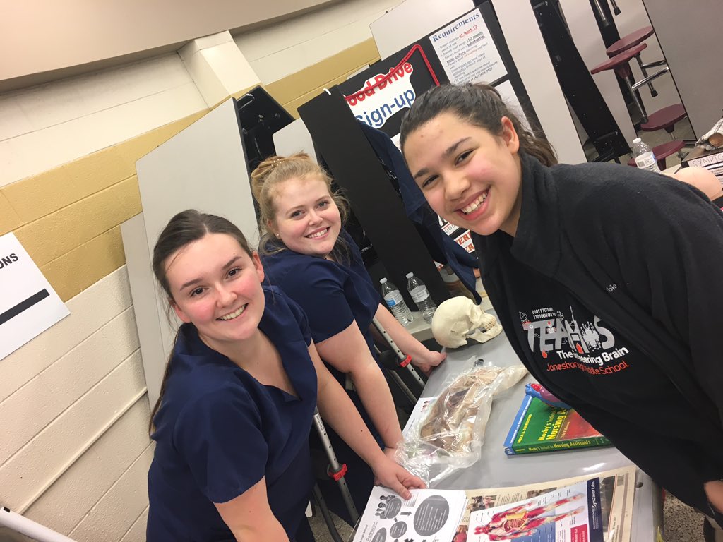 cwolfie2017's tweet photo. DCHS 8th Grade Night with Hosa 🌶's shining bright!!! I'm very proud of these Hosa Pioneers❤🐺💃🏽❤@PeggyDWright1 @CrockettMedia @WCDE_TN @hosa_dchs https://t.co/bsh16W16Yp