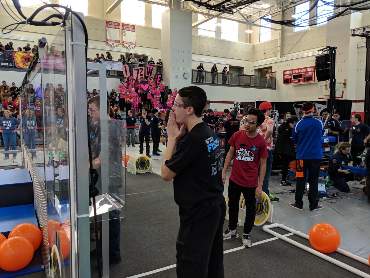 The action is getting intense 😱

#SEMA #omgrobots #DESTINATIONDEEPSPACE #morethanrobots #WeAreNE #NEFIRST