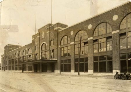 oldviewapp's tweet photo. Baseball and Canadian football stadium in @Montreal, Quebec, inaugurated in 1928 and demolished in 1965 ⚽️ https://t.co/AtswHqPI4i