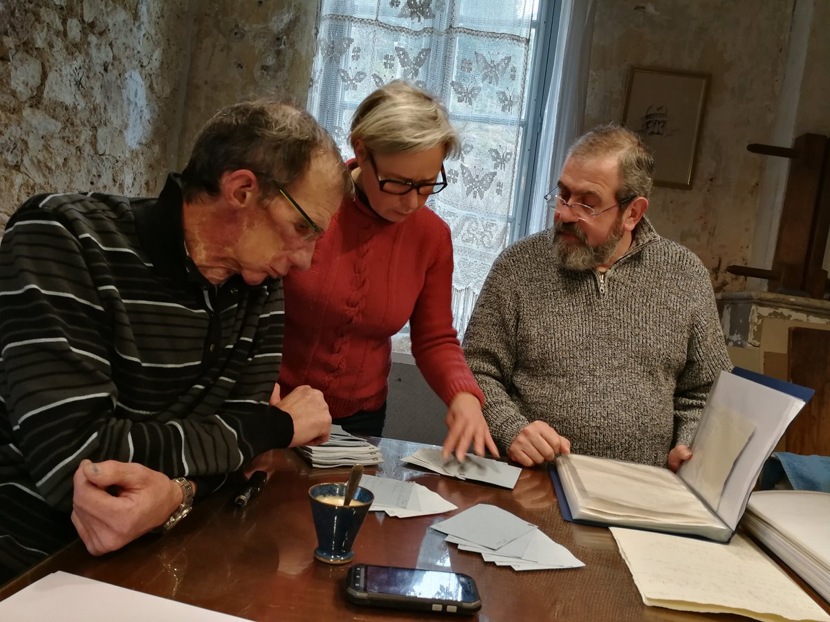 The team of papermakers, dyers, conservators and art historian getting ready for the upcoming #handmadebluepaper! Come and join us in September 9-13th!
moulinduverger.com/moulin-a-papie…