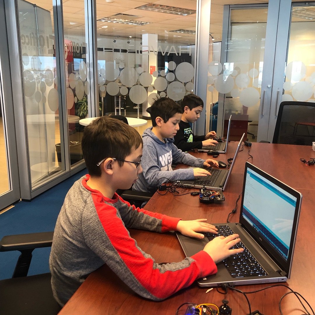 cyberlaunch_nb's tweet photo. Working hard or hardly working? 🤔 these boys have almost mastered the drones at 7 weeks!
#drones #codrone #programming #newbrunswick #fredericton #learning #codenb https://t.co/isJkBIA5YL