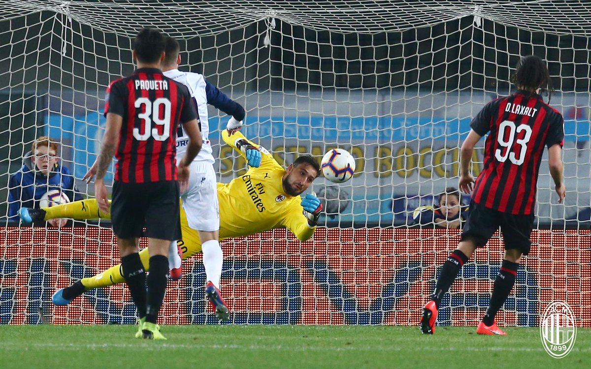 acmilanar's tweet photo. الكرة⚽: من فضلك أتركني أدخل
دوناروما: لأ
الكرة: بليز
دوناروما: لأ
الكرة: بليز
دوناروما: لأ
الكرة: بليز
دوناروما: لأ
الكرة: بليز
دوناروما: لأ 🚫⛔ https://t.co/YRHA5B32wY