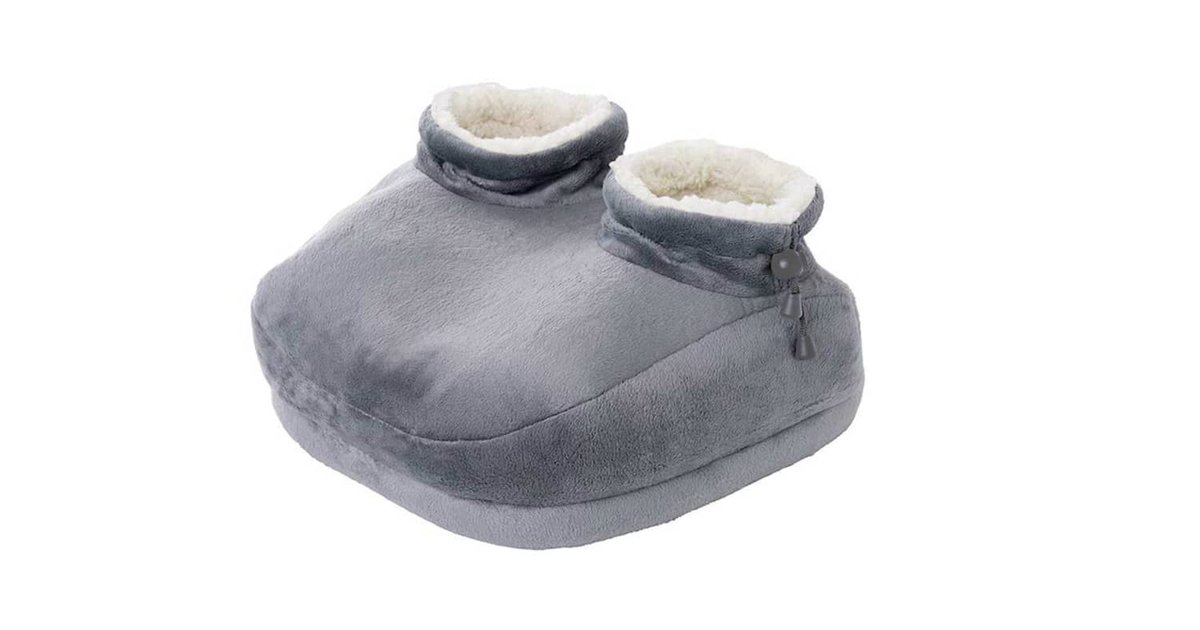 Amazon Sells a Massive Foot Warmer That Is Like One Giant Slipper trib.al/VDHUHBl