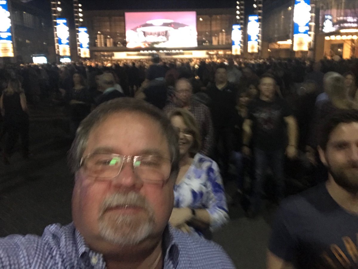 finnkcf's tweet photo. #Bob Seger Frisco. Can’t get the through the lines to g t in. Don’t start yet Bib! https://t.co/irLzJRuaNq