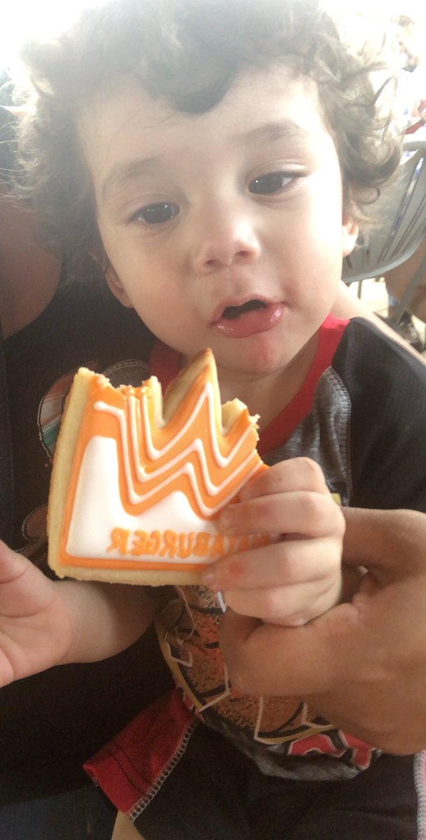 attorneymiranda's tweet photo. Whataburger Baby showers 😍 Only in Texas !!! 😇 #Whataburger #Cookie #TexasTheme https://t.co/xdUANkli3D