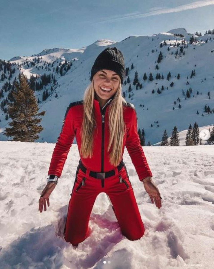 Former Miss Teen Universe Lotte Van Der Zee, 20, dies following heart attack: abcn.ws/2ELMpXE