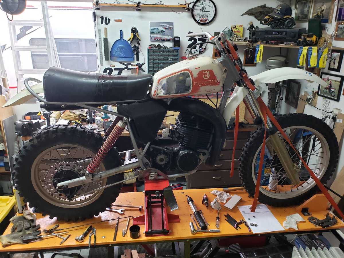 ObieLinkGuard's tweet photo. Getting the old '79 Husqvarna 390CR running again. https://t.co/kV0RjklJta