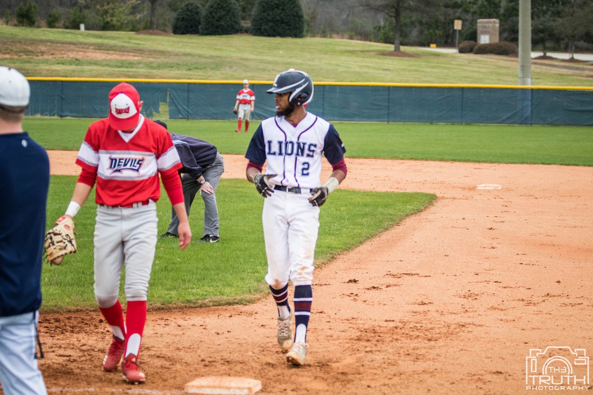 x_Th3_Truth_x's tweet photo. When @Jarredadams3 gets on base you know he's running. #HesFast @HighLuella #FirstPitchHitter https://t.co/FGmQ6Ap6uI
