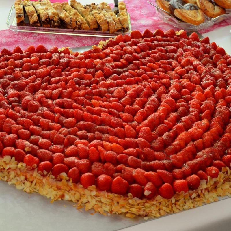 TheLivelyForest's tweet photo. Strawberry Almond Torte https://t.co/CDxTF7yFB7
