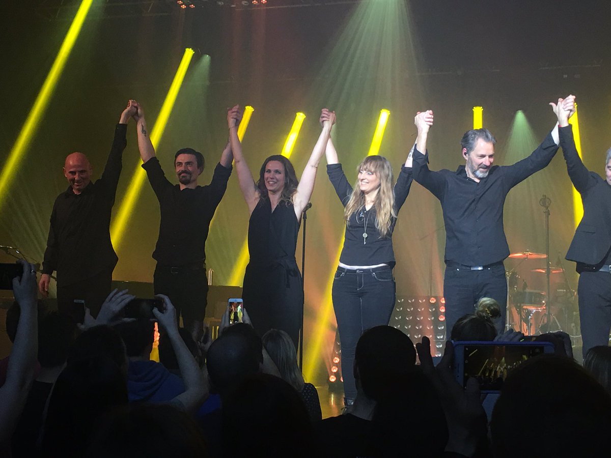 Maureen_Jurek's tweet photo. Merci @LoriePester pour cette soirée magique. C’était fou ! Toujours un bonheur de te voir sur scène. Un moment de partage, de sourires, de rires, de larmes : un show à ton image, comme on aime, comme on t’aime. À très vite .. 💫♥️ https://t.co/ix7UrUewEV