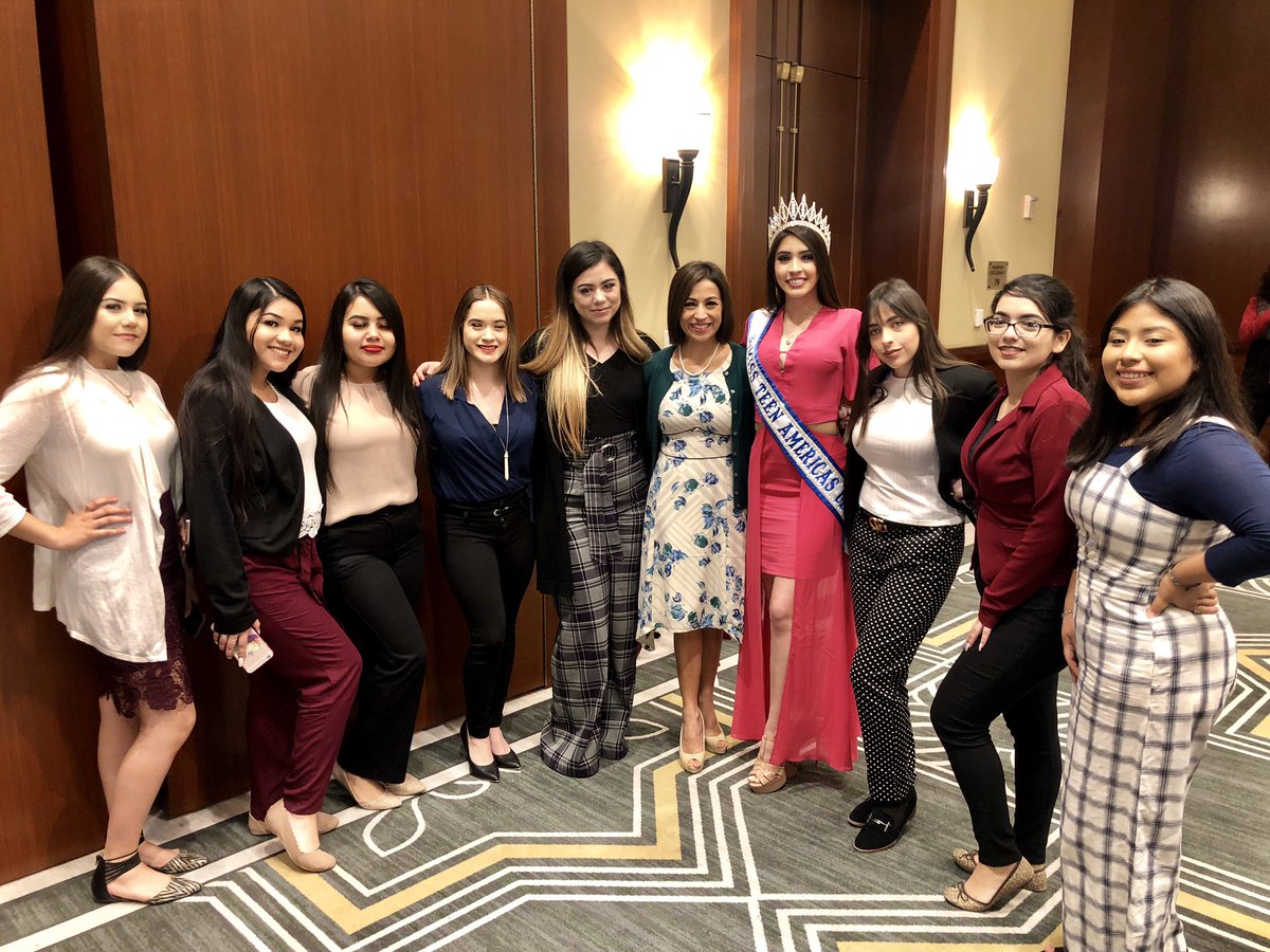 chogueTX's tweet photo. Honoring Amazing #Latina leaders in the Greater #Houston Area in Celebration of International Women’s Day 💐#TributoMujer2019 @SoloMujeresM #MujerDelAño #WomanOfTheYear @claudia_speaks 🙌🏽 #HispanasPoderosas #LatinaRoleModels💃🏽Reps #LaCongresista 🇺🇸 https://t.co/WKbgqXSkXz
