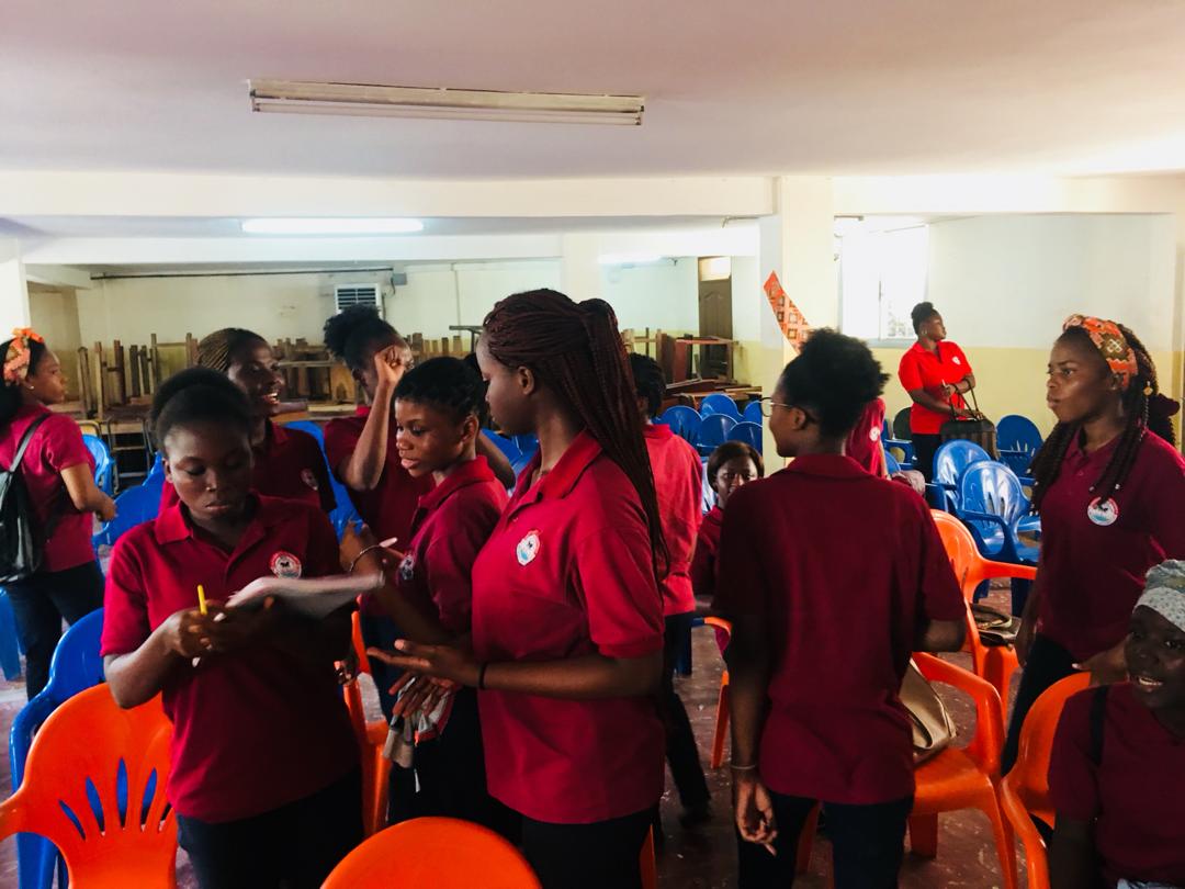 AssociationHSI's tweet photo. Pour chaque femme :
Revendiquer le droit a l'education, developper le leadership feminin et militer pour une representation des femmes aux postes de decisions, doit etre notre combat Et innovation en faveur des Droits de la femme.
#CIPDF2019 #JIF2019 #WomanRights πππππ https://t.co/fsPDAQNRHE