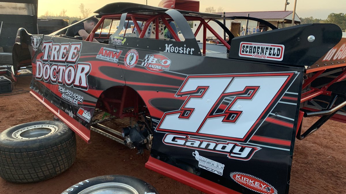 ColePerkins12's tweet photo. “Big Sexy” @Boverton76 is driving a Tommy Gandy owned @LonghornChassis in tonight’s #Modoc100 https://t.co/Wkn1cYf2co