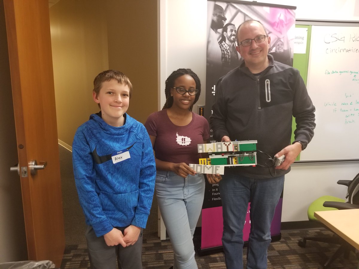colorfulcodes's tweet photo. Baseball hack day fun. Funnest hackathon. Built a motorized score board out of leggos with baseball wins for the day 😊🤓#baseballhackday #hackbaseball https://t.co/ELOoGQr9mk