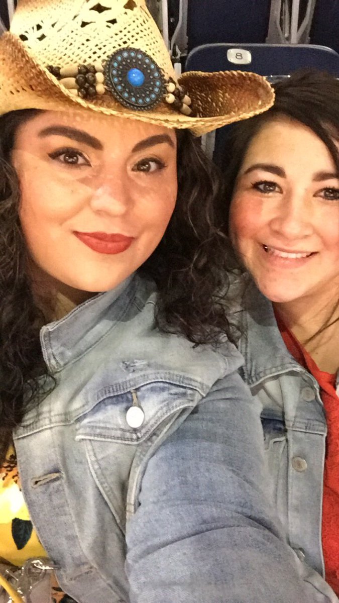 offir15's tweet photo. Ready for KANE BROWN! #rodeohouston #kanebrown https://t.co/2fhdrzyHIA