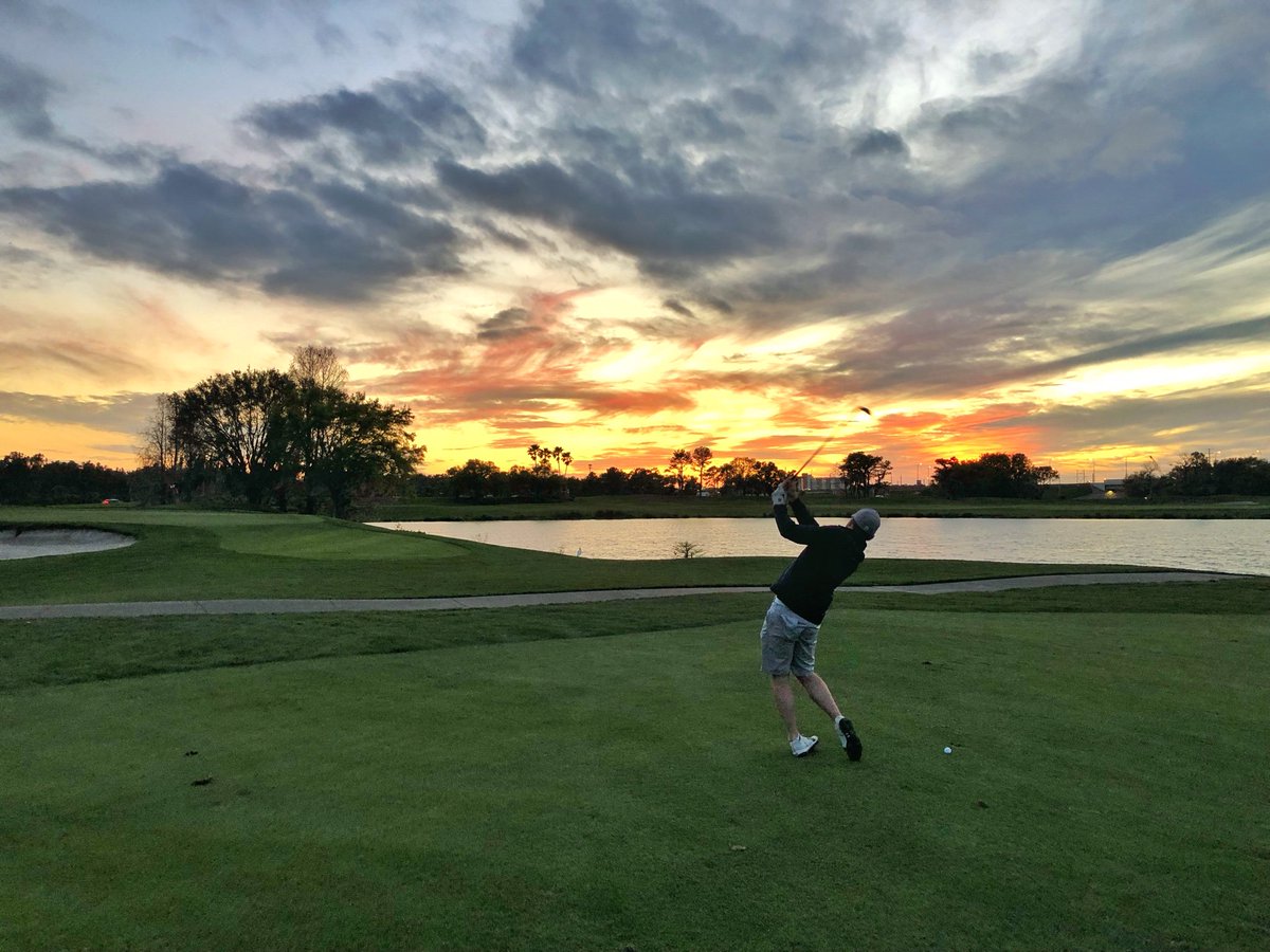 tukios's tweet image. A beautiful sunset while golfing with Messenger Rep, Brett Welsh.

#funeral #funeraldirector #funeraltech #funeralhome #embalmer #funeraldirectors #funeraldirectorlife #funerallife #funeraldirectorproblems #mortuary #mortician