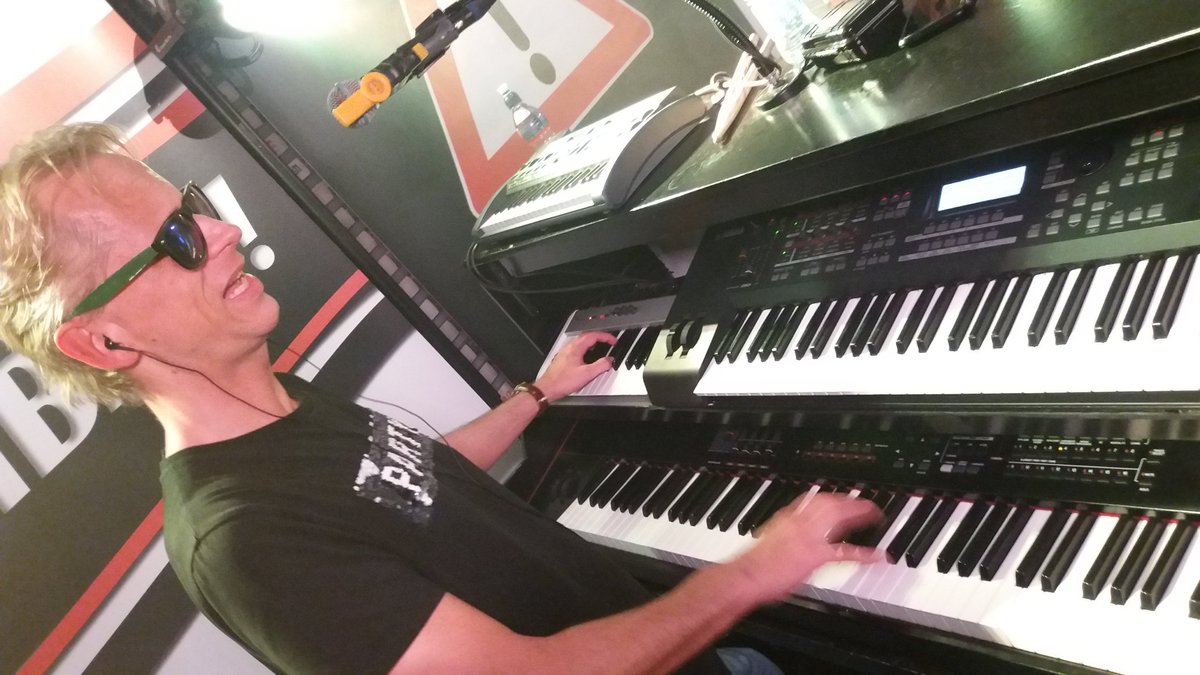scgenemuiden's tweet photo. Het zit er op, wij bedanken jullie voor je aanwezigheid en Karambam @steamingpianos voor de geweldige muzikale omlijsting. #feestavond2019 https://t.co/6f28Xisb9H