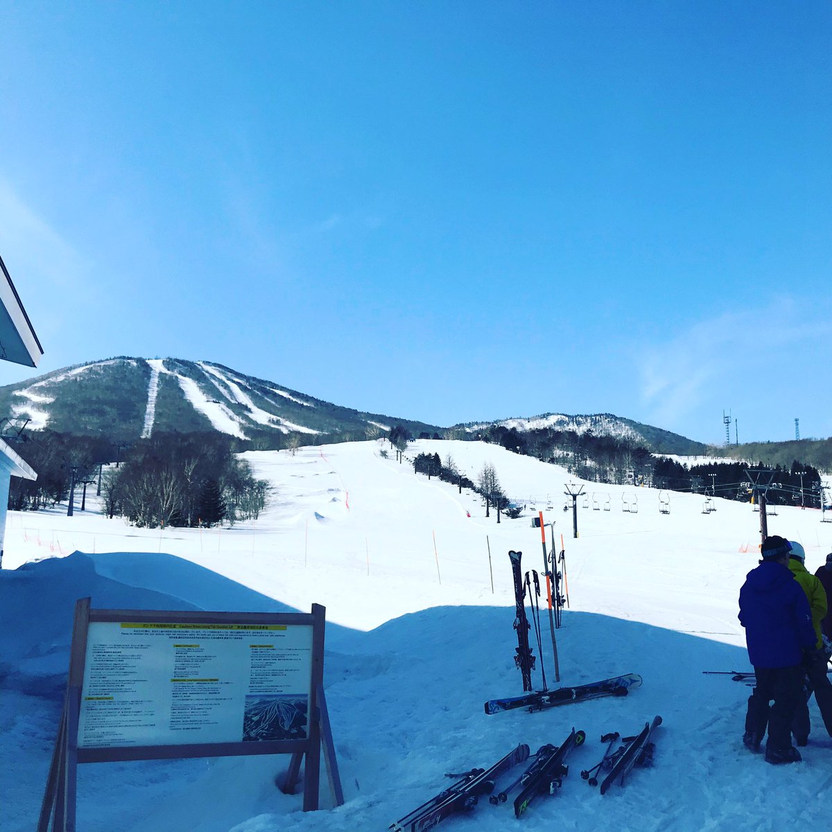 安比高原 現在 山麓5 風の影響で安比ゴンドラは運行を見合わせていますがセカンドザイラー方面は予定通り運行しています 綺麗な岩手山を見にいらしてください It S Sunny Day But Windy Around The Peak Please Come To See Beautiful Mt Iwate