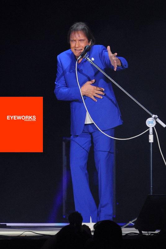 EYEWORKSPRO's tweet photo. PHOTO MIAMI, FL Singer Roberto Carlos performs on stage at the American Airlines Arena on March 09, 2018, in Miami, Florida. Photo by Eyeworks Production. 
#celebrity #legend #entertainment #news #Brasilian #Singer #RobertoCarlos #AAArena #Miami #LatinMusic - #eyeworkspro https://t.co/CadFo613y5