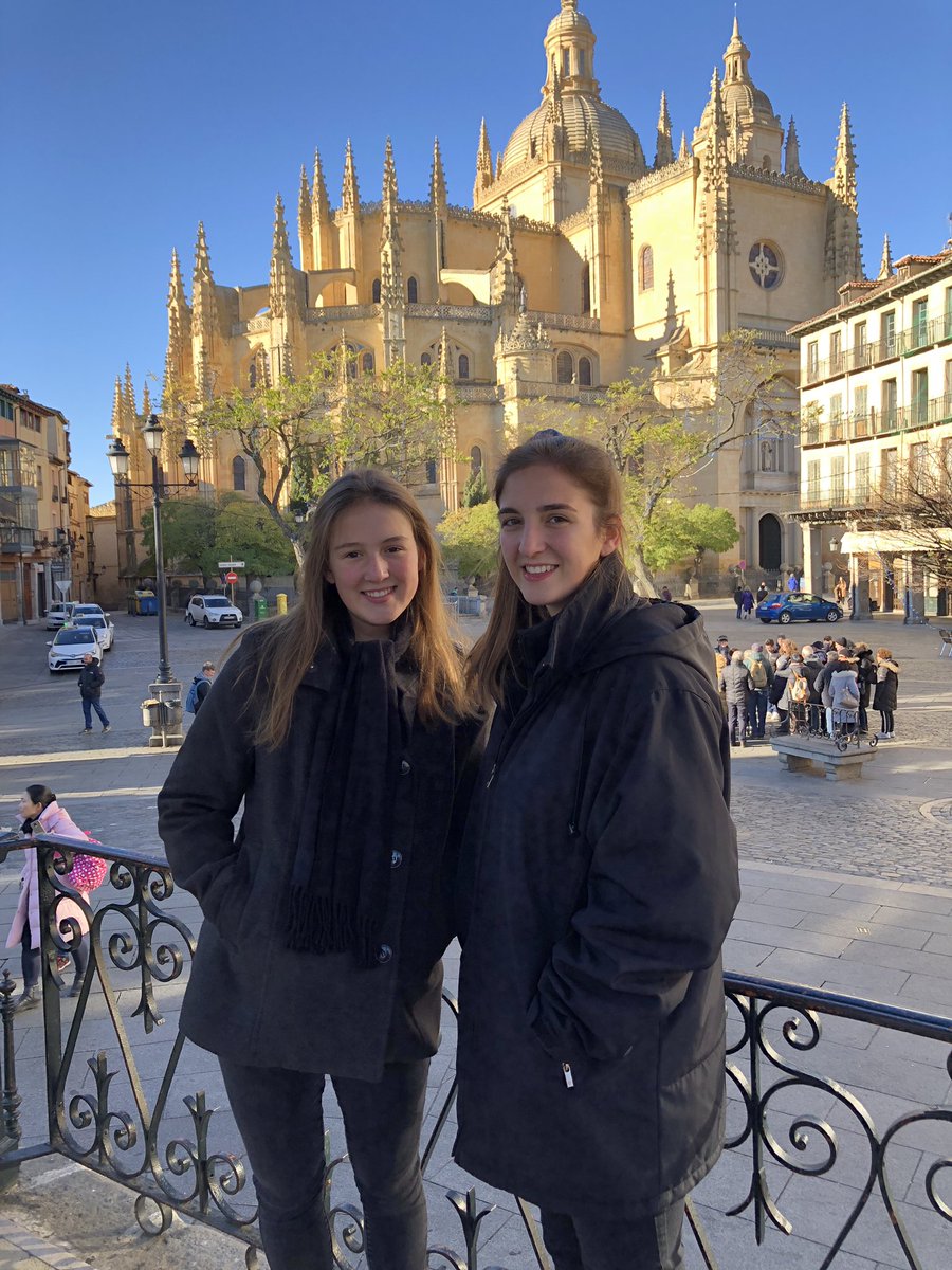 algogenial's tweet image. #InternationalWomansDay reading about La reina Isabela de Castilla today and I was reminded of what an incredible woman she was.   Happy that my daughters could stand where she was crowned and be in the Alcazar where she funded the voyages of Cristóbal Colón. Segovia, España