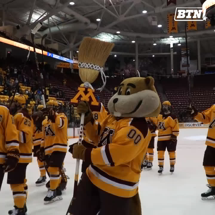 Get out your brooms (sticks will work too). 🧹🧹🧹
@GopherHockey comes away with the weekend sweep of Michigan.