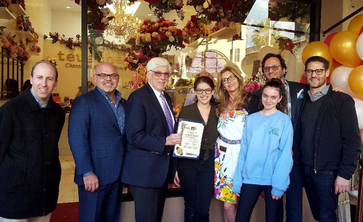 manospr's tweet photo. Congrats ☆ Official Ribbon Cutting with Beverly Hills Mayor Julian Gold at @TeuscherBeverl1 with owners Tara Margolin, Tommy Gallop and @BH_Chamber Thanks to all who joined us! https://t.co/4wld8sIs0C