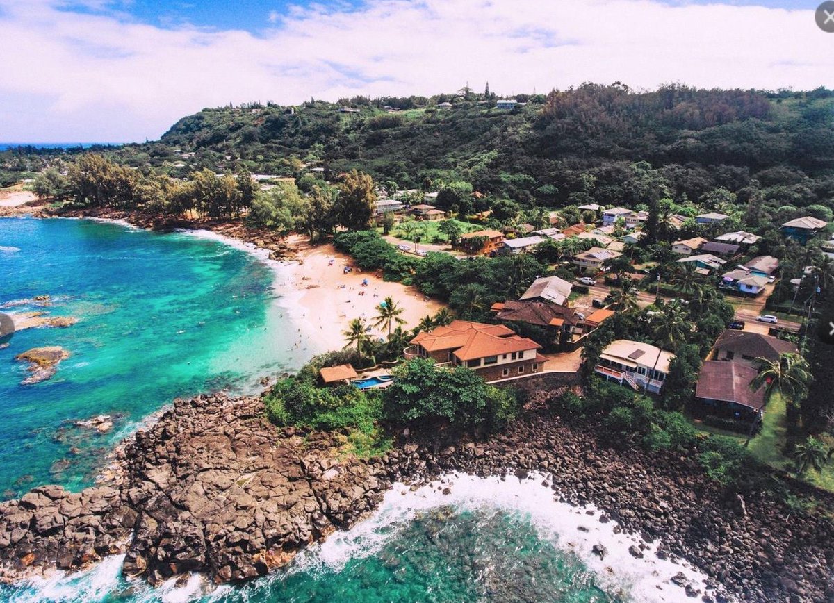 HawaiiHomesIntl's tweet photo. Classic North Shore Oceanfront Cottages at rarely available Waimea Bay &amp; Three Tables Beach.
- 5 beds / 4 baths
- 1,849 SF home

For Instant Info Visit!
https://t.co/BykkmhQ8ZM

 #Waikiki #Honolulu #Oahu #Hawaii #RealEstate #HouseForSale  #DreamHouse #LuxuryProperty #LivingHawaii https://t.co/4MEVzaB9dX