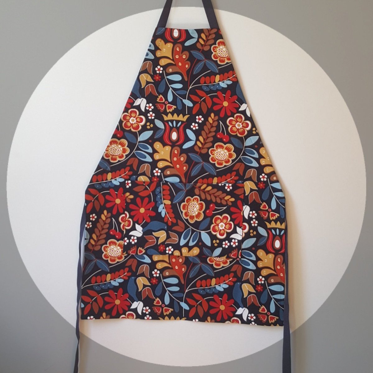 New to OUMU.... chef's apron with front pockets.
#newproduct #hellooumu #oumu #etsysellerau #etsy #etsyshop #etsystore #shopsmall #shoplocal #supportsmallbusiness #customorder #memade #limitedstock #chefsapron #apron #cotton #apronlove #adjustableneckapron